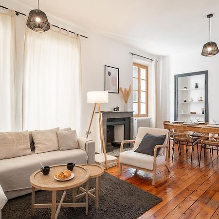 Appartement Spacieux Et Chaleureux Coeur De Ville Chambery Bagian luar foto
