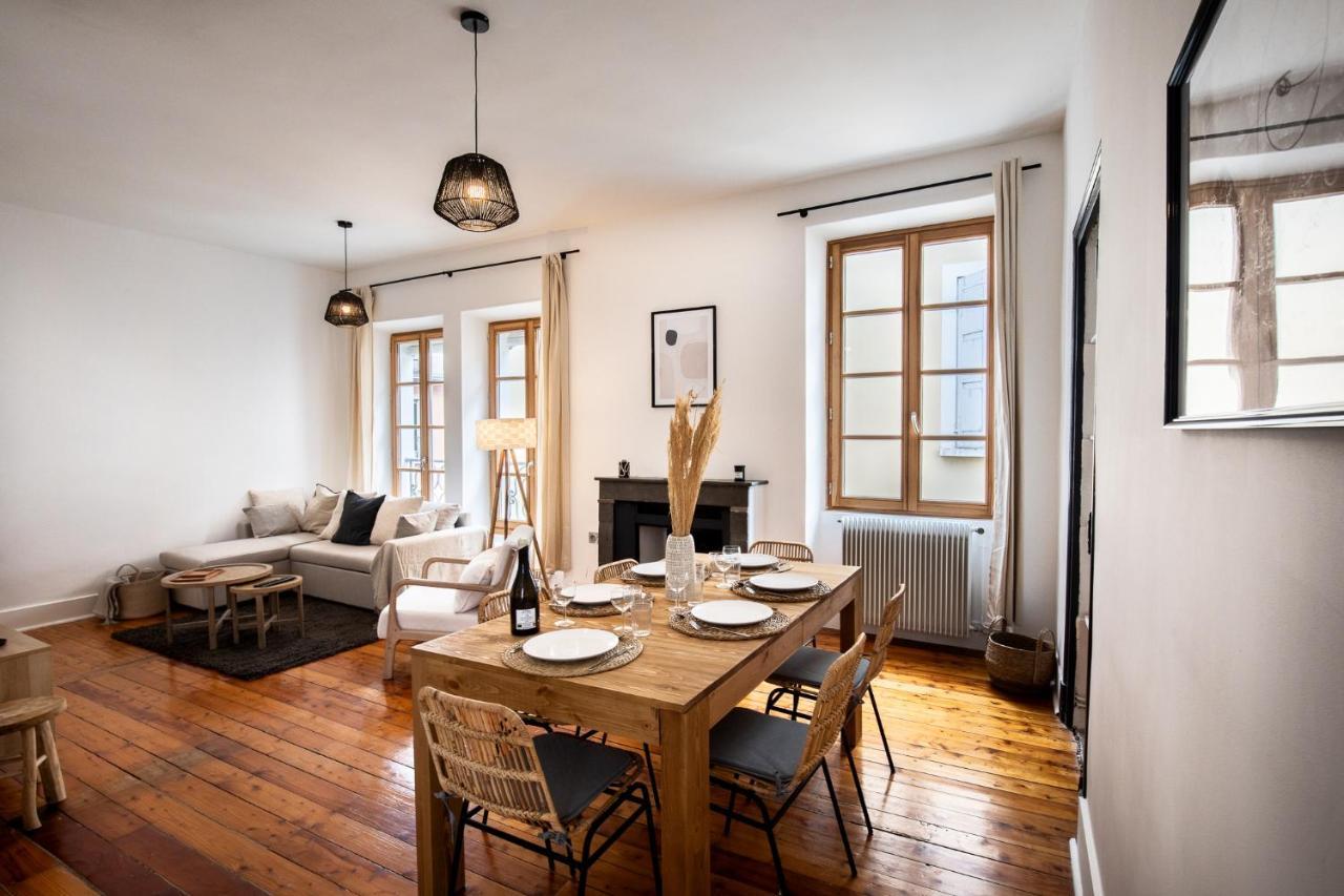 Appartement Spacieux Et Chaleureux Coeur De Ville Chambery Bagian luar foto