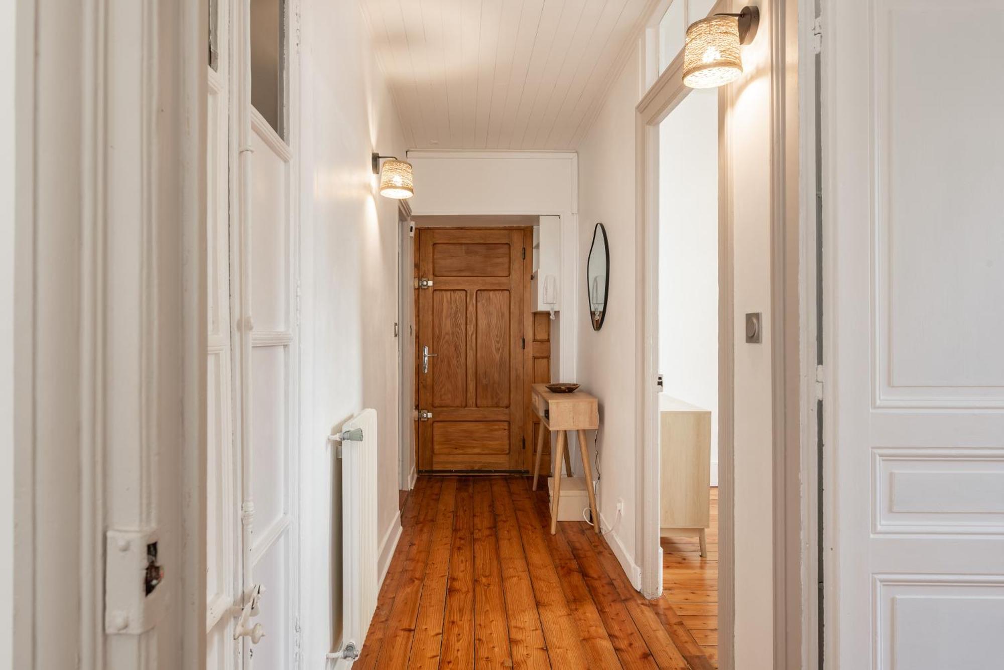 Appartement Spacieux Et Chaleureux Coeur De Ville Chambery Bagian luar foto